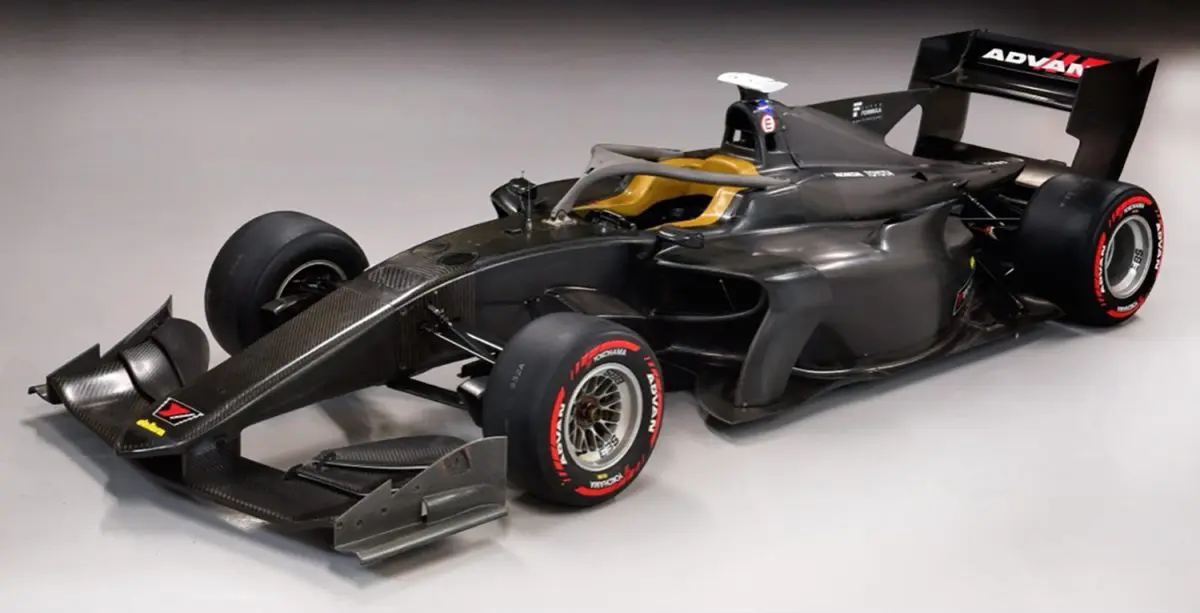 マシン(型式：Dallara／SF19)